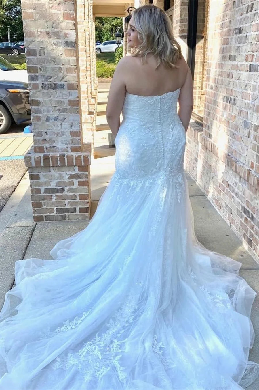 Vestido de novia de cola de trompeta sin tirantes con apliques